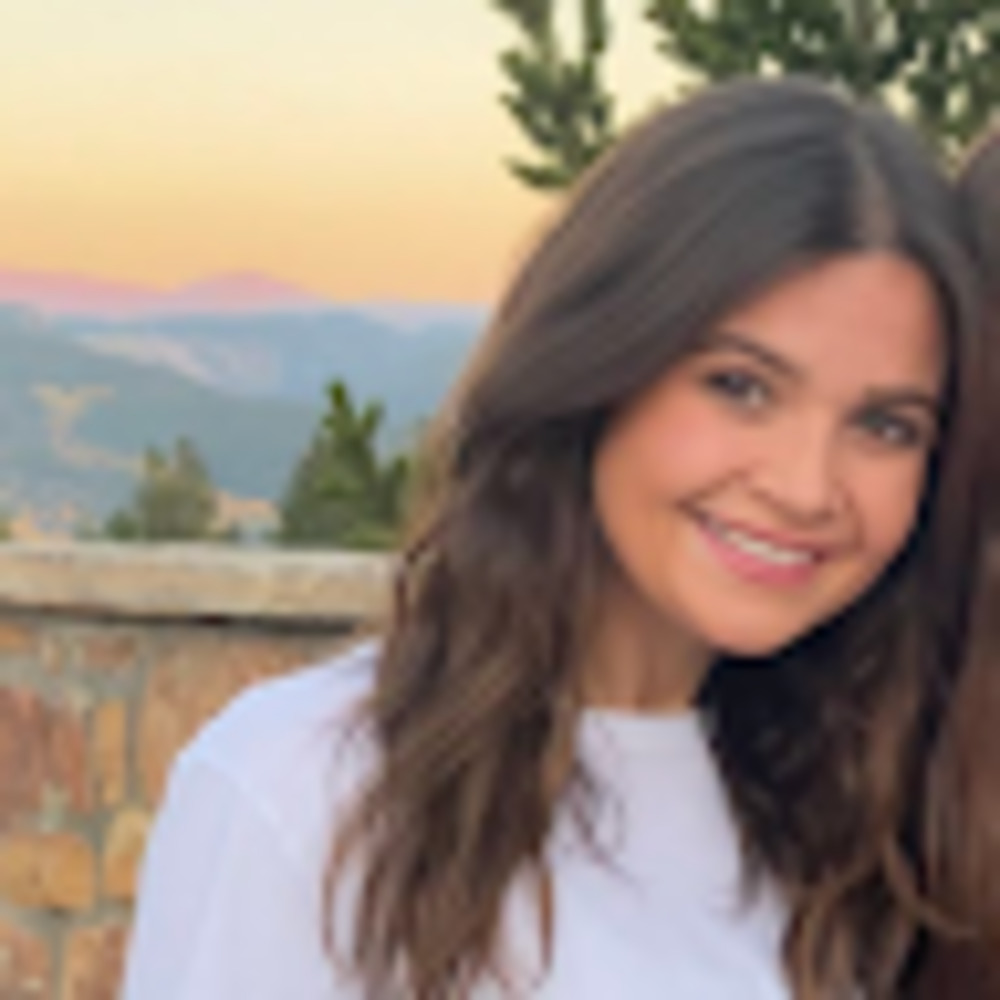 Meet your Posher, Hannah o.